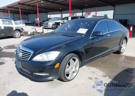 2013 Mercedes-Benz S 550 z USA, uszkodzony, nr VIN WDDNG7DB4DA516423